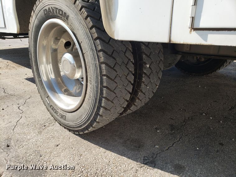 image for item FW9521 2004 Ford F450 Super Duty utility truck with crane