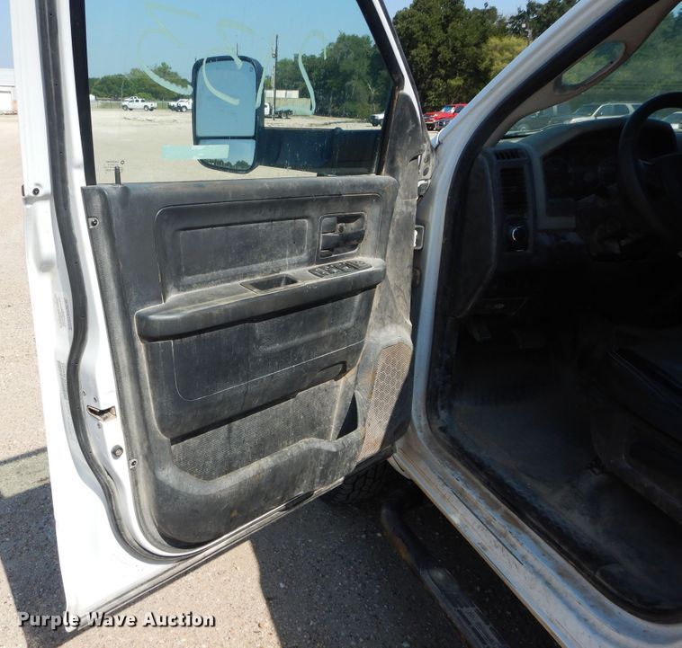 image for item FX9260 2012 Dodge Ram 3500 Crew Cab flatbed pickup truck