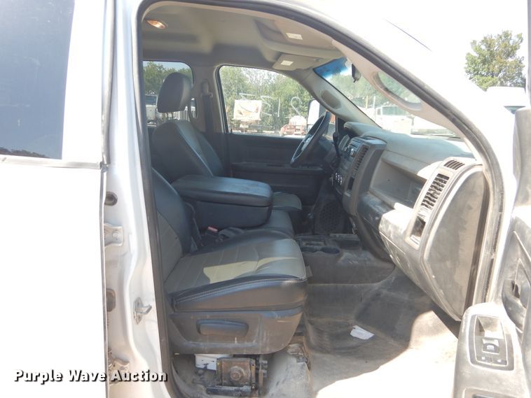 image for item FX9260 2012 Dodge Ram 3500 Crew Cab flatbed pickup truck