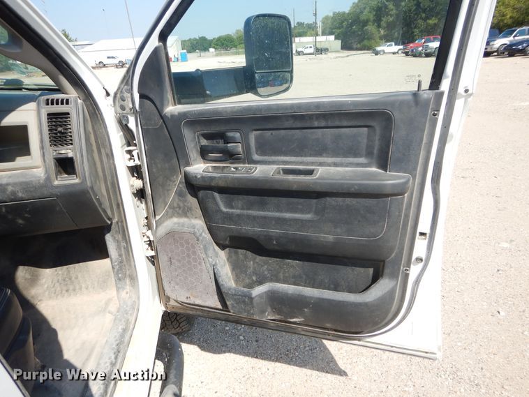 image for item FX9260 2012 Dodge Ram 3500 Crew Cab flatbed pickup truck