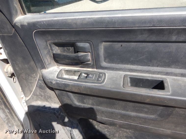 image for item FX9260 2012 Dodge Ram 3500 Crew Cab flatbed pickup truck