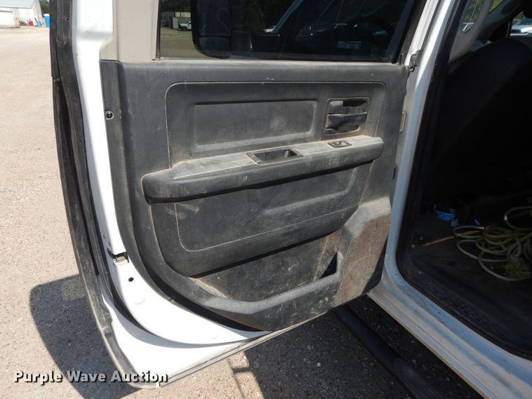 image for item FX9260 2012 Dodge Ram 3500 Crew Cab flatbed pickup truck