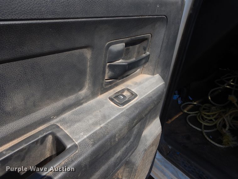 image for item FX9260 2012 Dodge Ram 3500 Crew Cab flatbed pickup truck