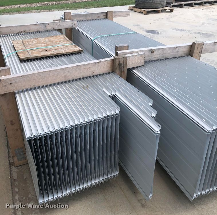 image for item G1938 (104) sheets of metal siding/roofing