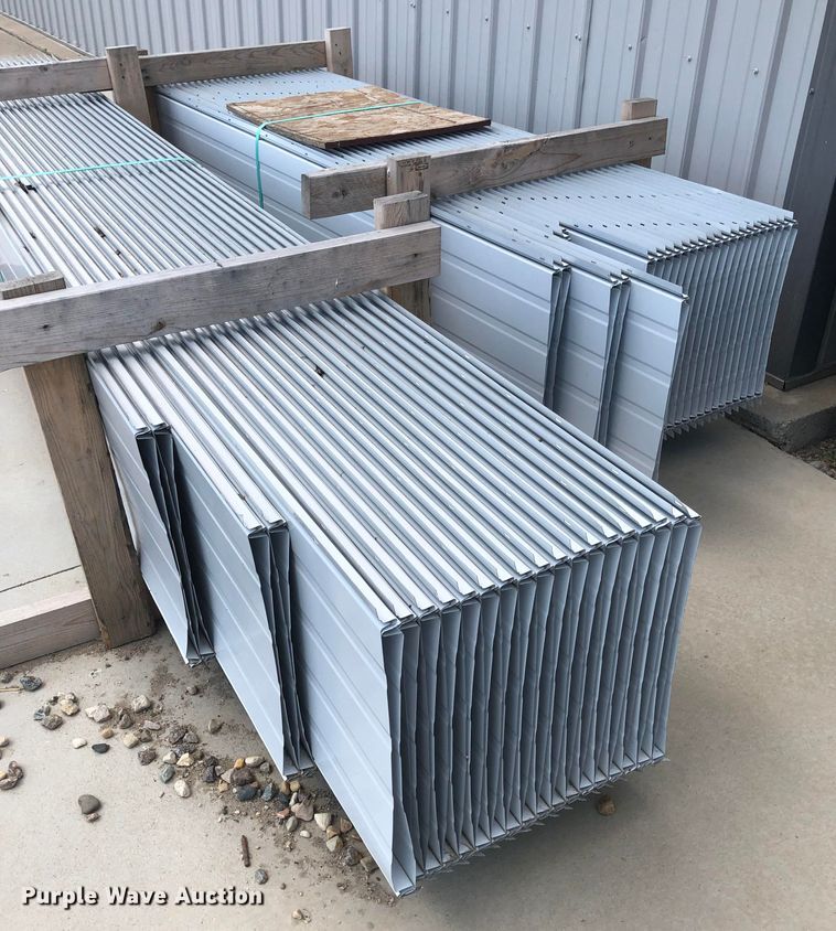 image for item G1938 (104) sheets of metal siding/roofing
