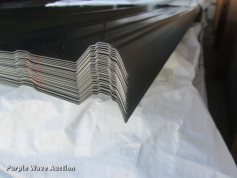 image for item G1957 (30) sheets of metal siding/roofing