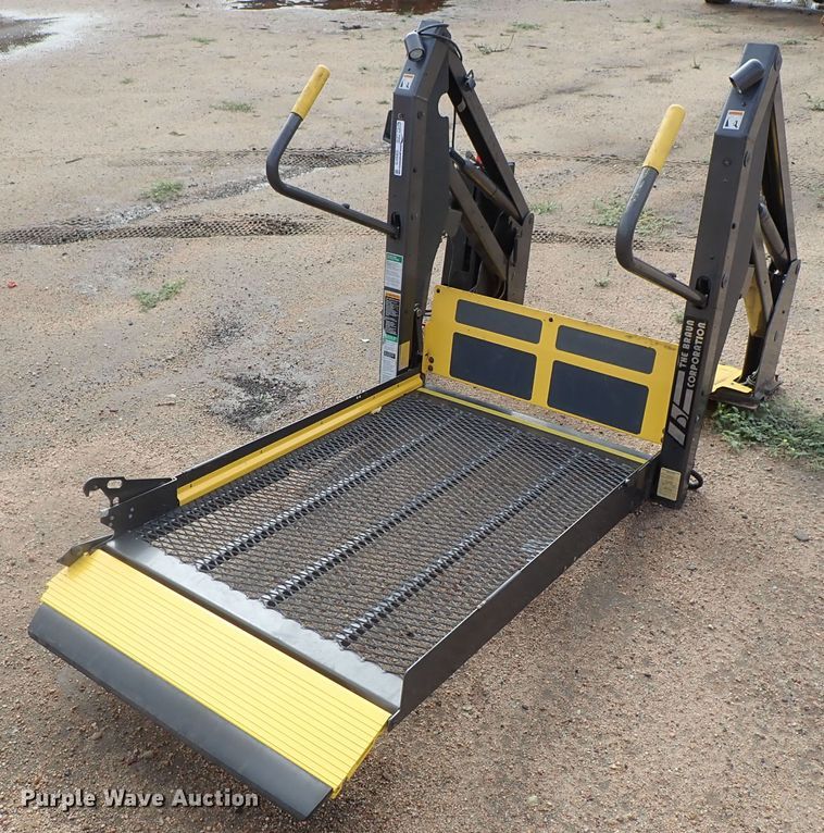 Braun NL9171B wheelchair lift in Kinsley, KS | Item GB9470 sold