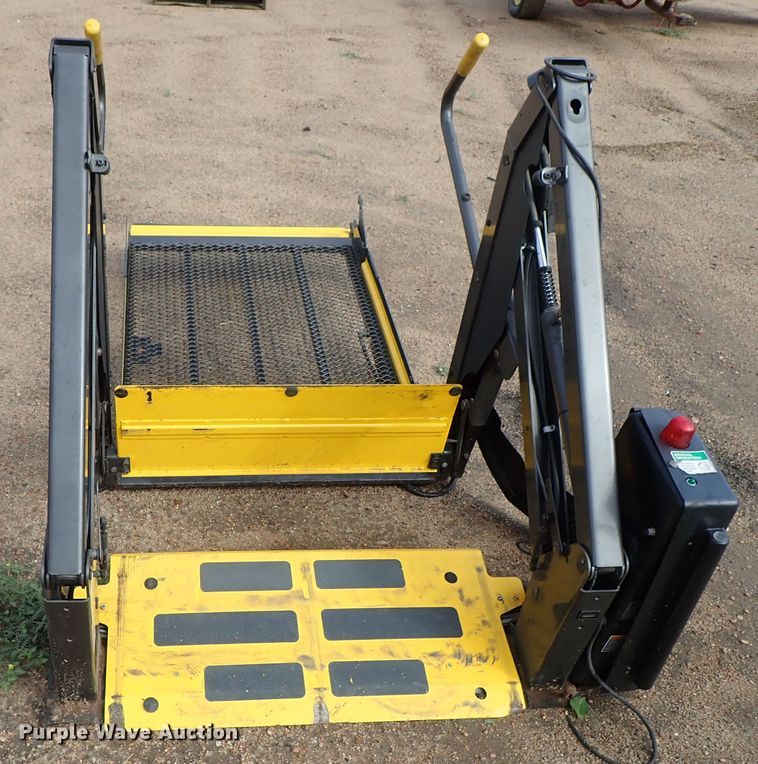 Braun NL9171B wheelchair lift in Kinsley, KS Item GB9470 sold