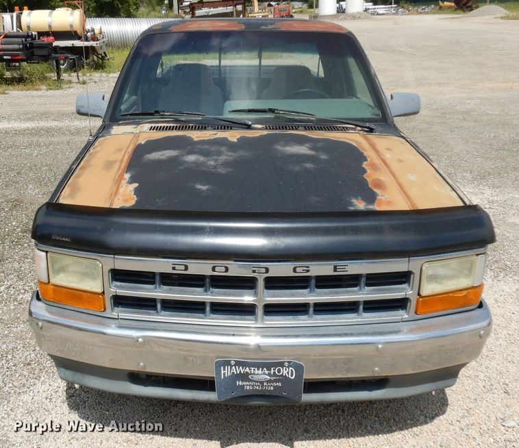 image for item GG9115 1996 Dodge Dakota Club Cab pickup truck