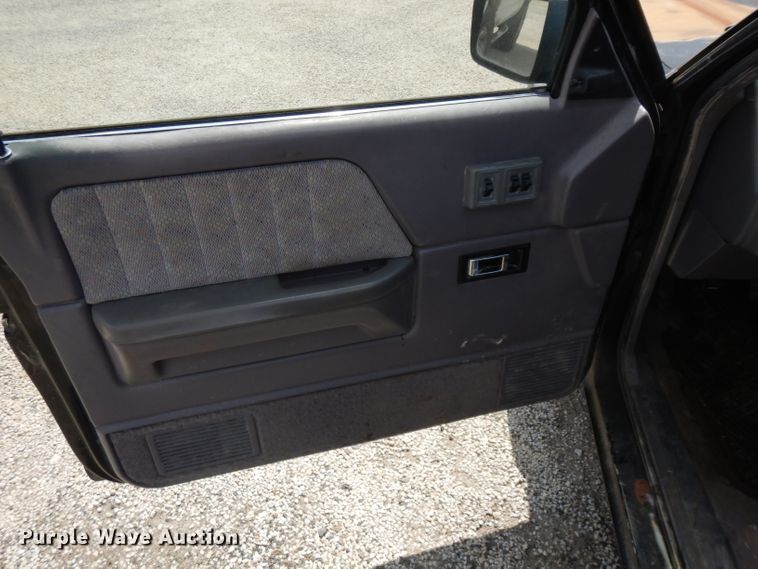 image for item GG9115 1996 Dodge Dakota Club Cab pickup truck