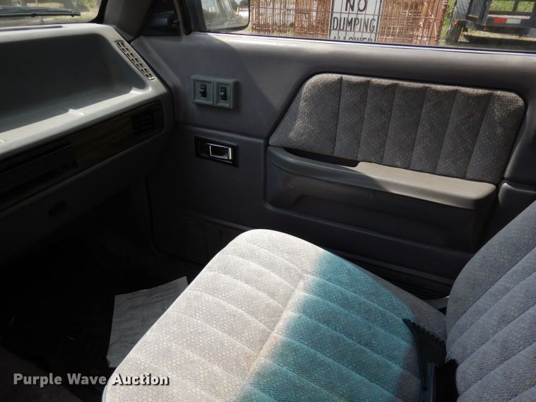 image for item GG9115 1996 Dodge Dakota Club Cab pickup truck