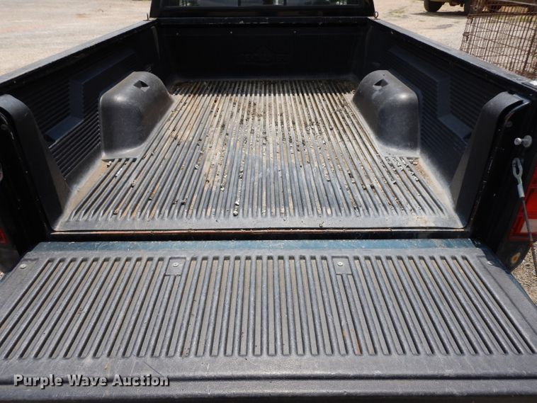 image for item GG9115 1996 Dodge Dakota Club Cab pickup truck