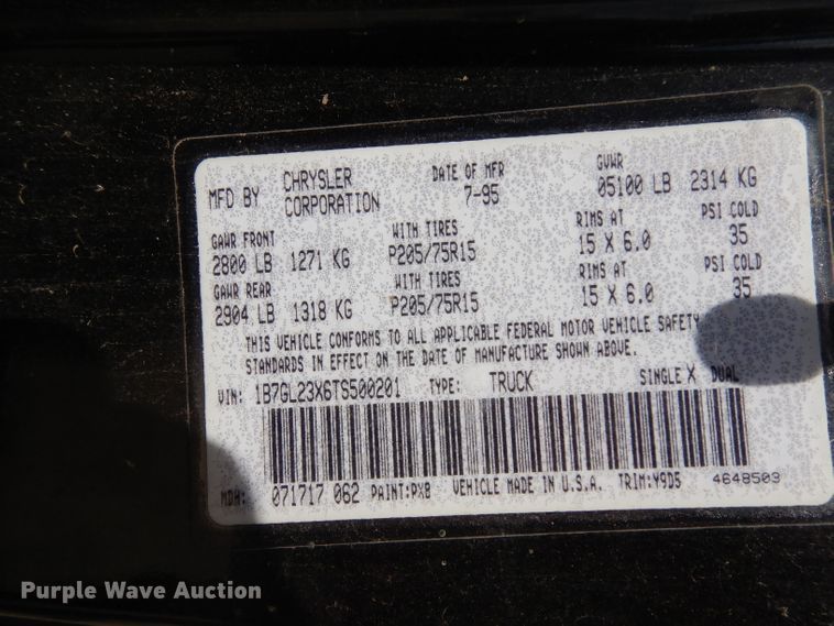 image for item GG9115 1996 Dodge Dakota Club Cab pickup truck