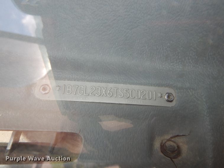 image for item GG9115 1996 Dodge Dakota Club Cab pickup truck