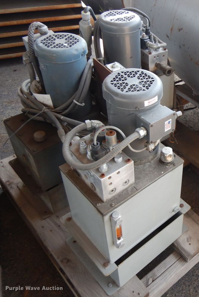 image for item GG9168 (5) hydraulic pumps