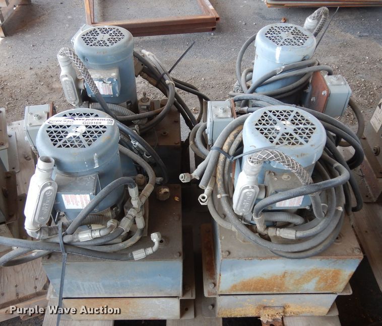 image for item GG9169 (4) hydraulic pumps