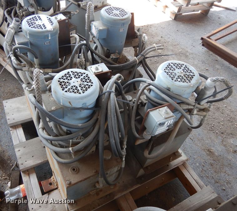image for item GG9169 (4) hydraulic pumps
