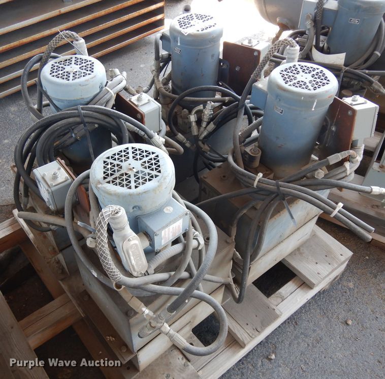 image for item GG9169 (4) hydraulic pumps