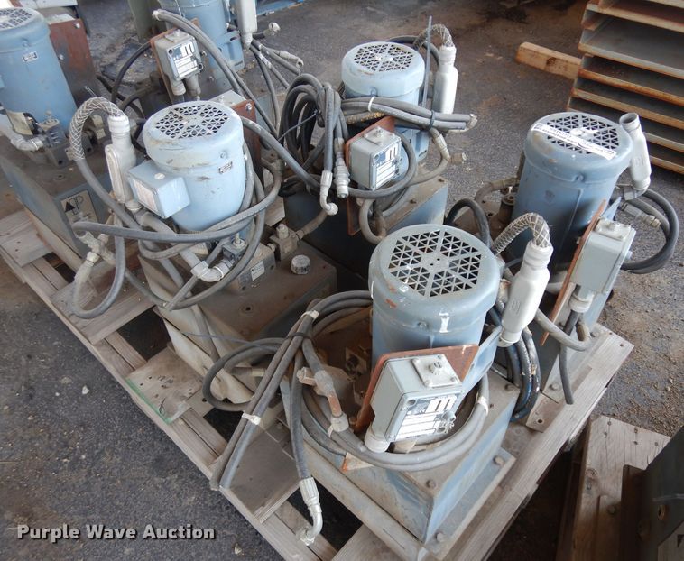 image for item GG9169 (4) hydraulic pumps