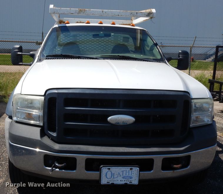 image for item GG9171 2006 Ford F450 Super Duty utility truck