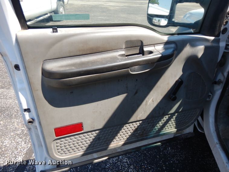 image for item GG9171 2006 Ford F450 Super Duty utility truck