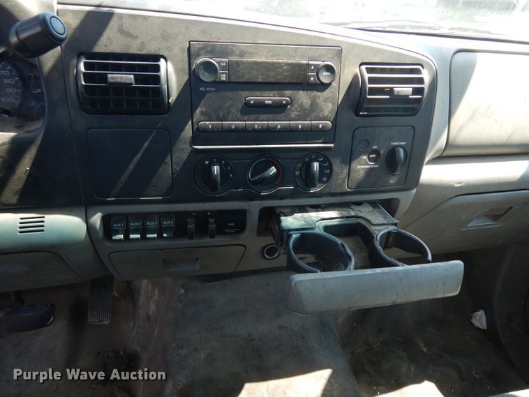 image for item GG9171 2006 Ford F450 Super Duty utility truck