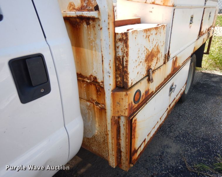 image for item GG9171 2006 Ford F450 Super Duty utility truck