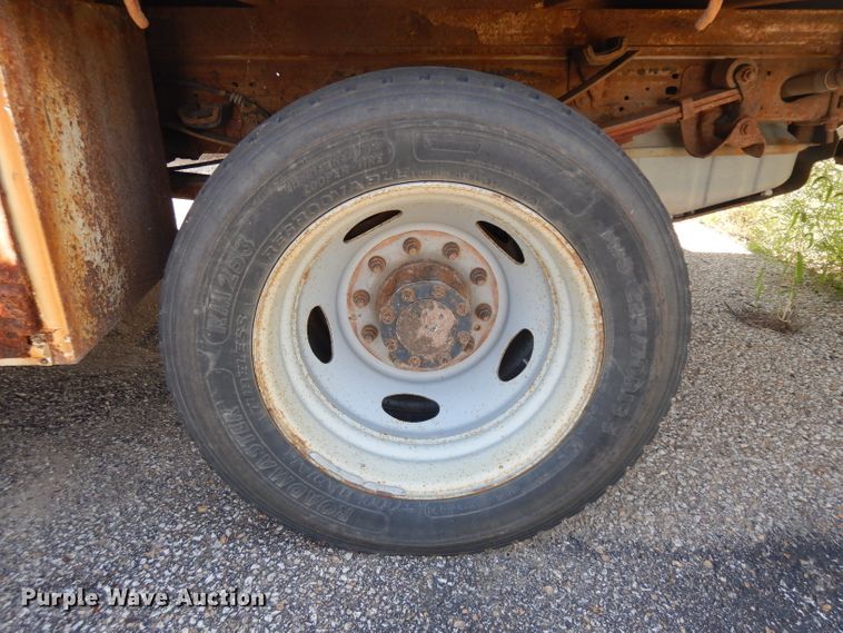 image for item GG9171 2006 Ford F450 Super Duty utility truck