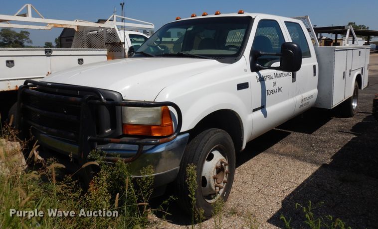 image for item GG9172 2001 Ford F550 Crew Cab utility truck