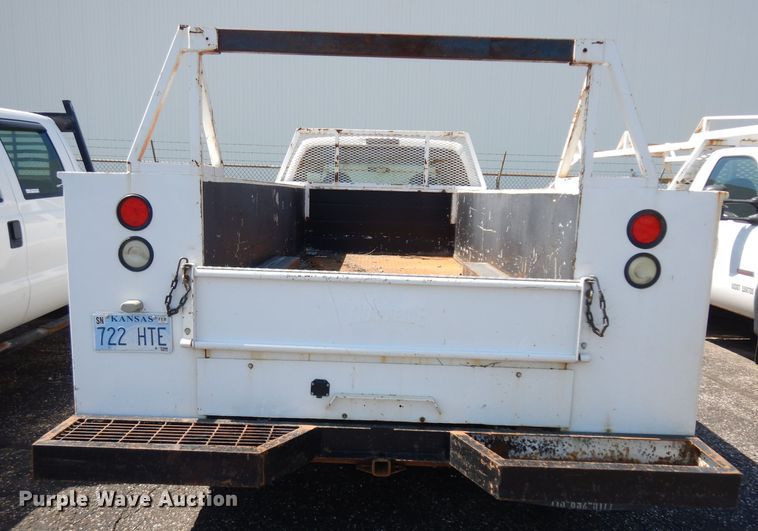 image for item GG9172 2001 Ford F550 Crew Cab utility truck