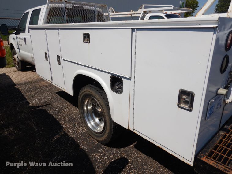 image for item GG9172 2001 Ford F550 Crew Cab utility truck