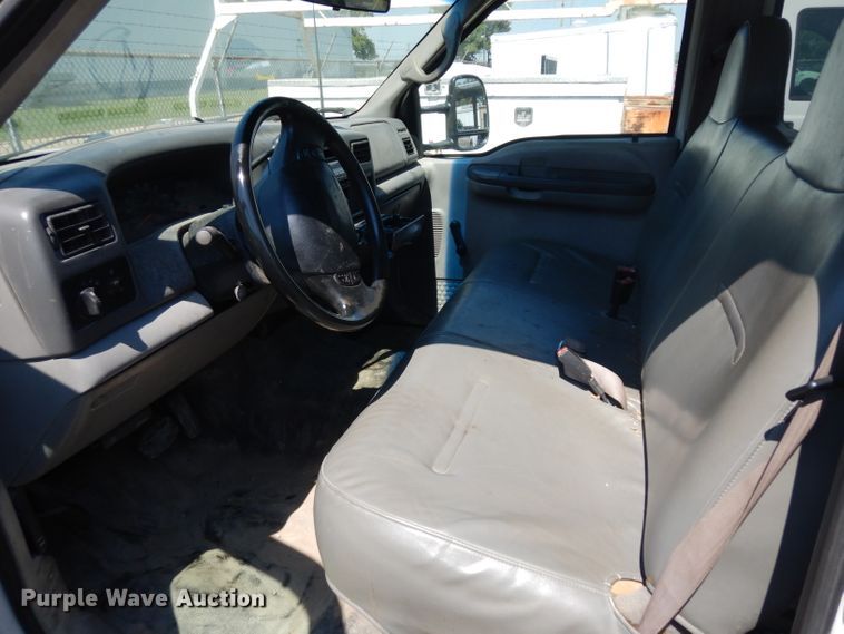 image for item GG9172 2001 Ford F550 Crew Cab utility truck