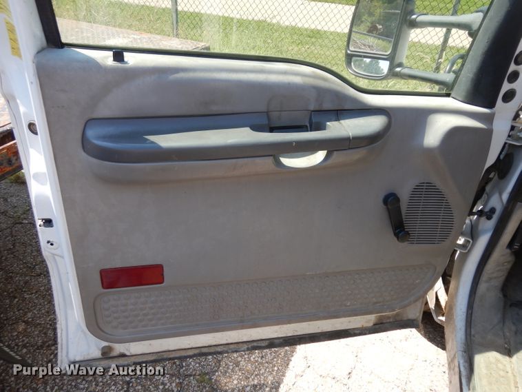 image for item GG9172 2001 Ford F550 Crew Cab utility truck