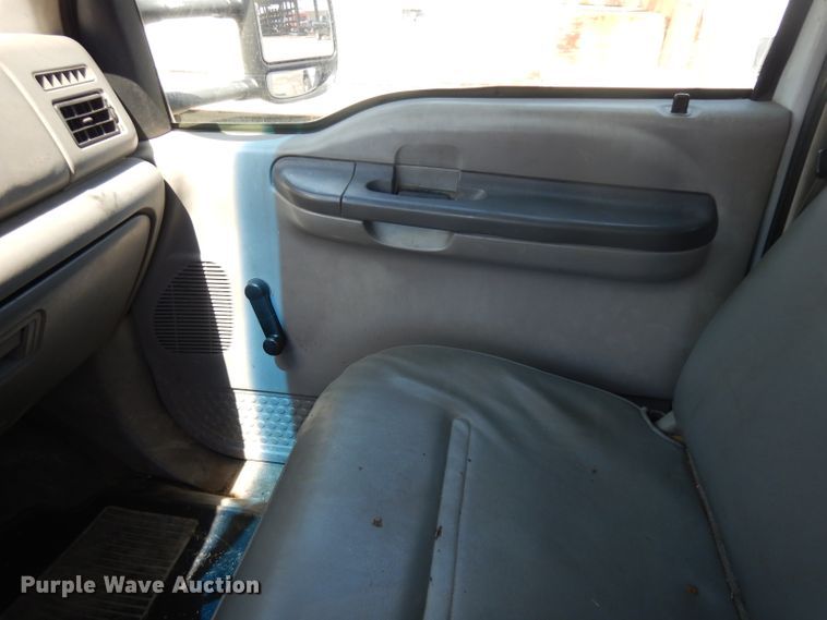 image for item GG9172 2001 Ford F550 Crew Cab utility truck