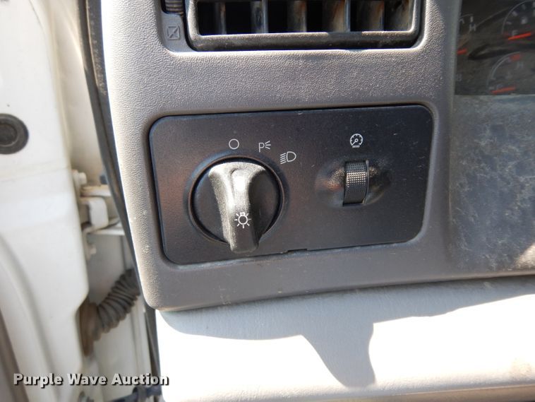 image for item GG9172 2001 Ford F550 Crew Cab utility truck