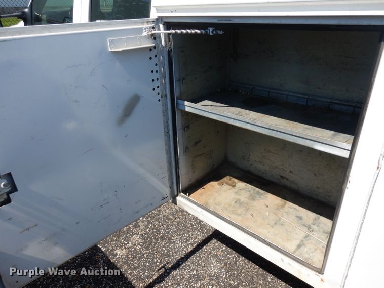 image for item GG9172 2001 Ford F550 Crew Cab utility truck