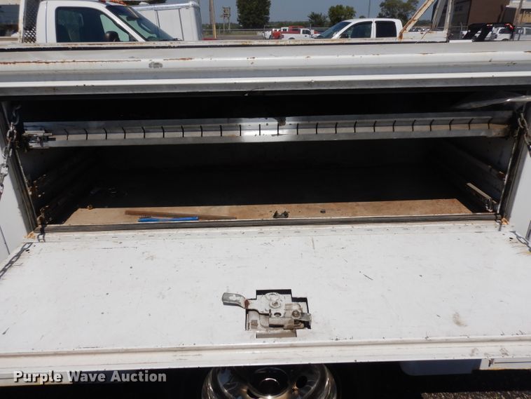 image for item GG9172 2001 Ford F550 Crew Cab utility truck