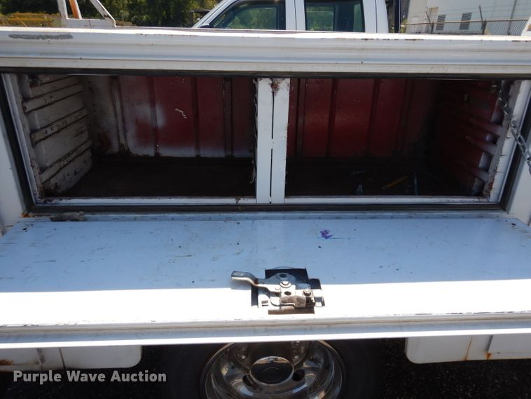 image for item GG9172 2001 Ford F550 Crew Cab utility truck