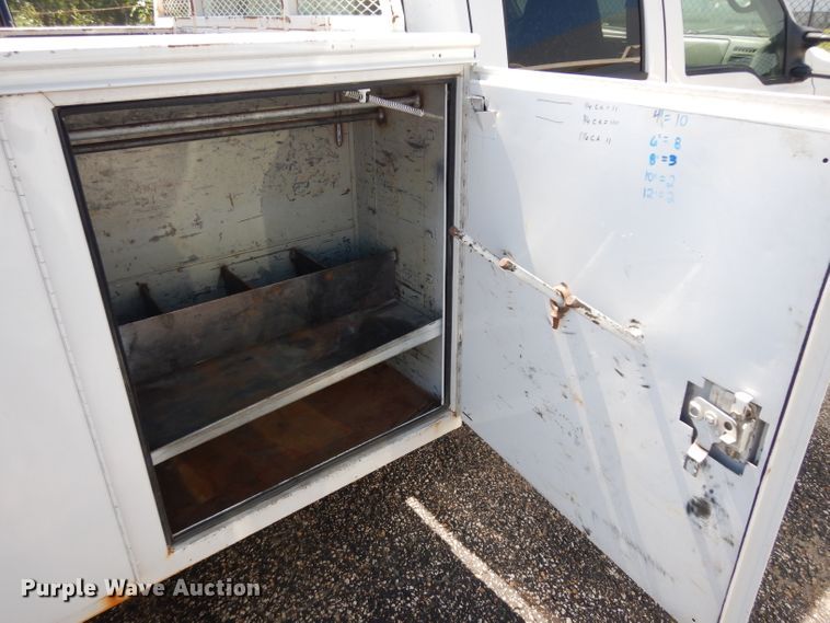 image for item GG9172 2001 Ford F550 Crew Cab utility truck