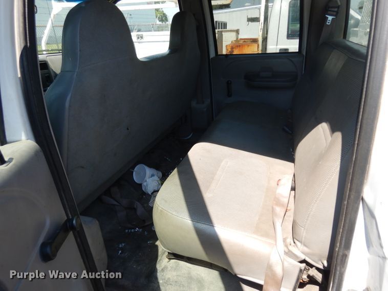 image for item GG9172 2001 Ford F550 Crew Cab utility truck