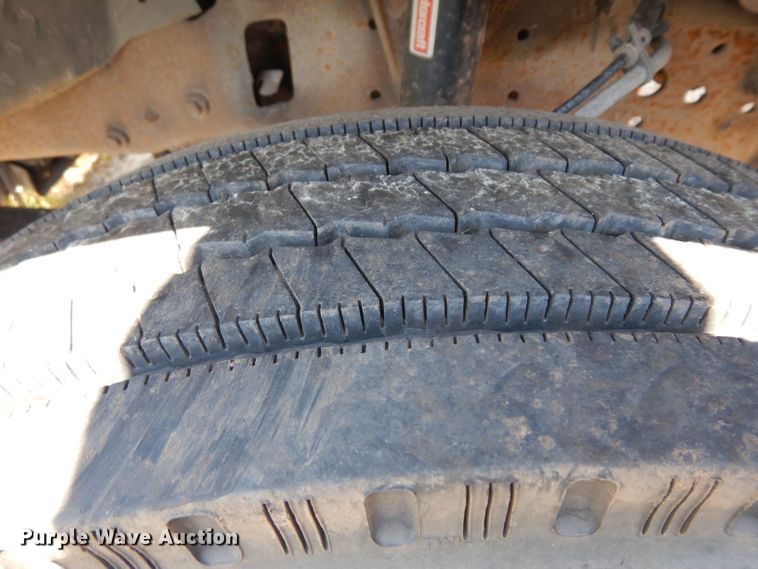 image for item GG9172 2001 Ford F550 Crew Cab utility truck