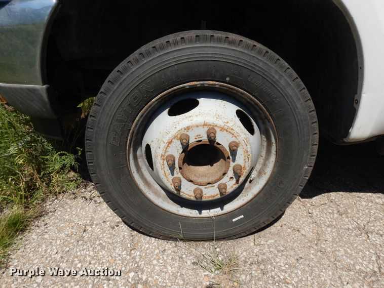 image for item GG9172 2001 Ford F550 Crew Cab utility truck