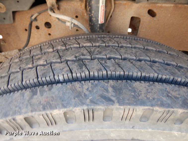 image for item GG9172 2001 Ford F550 Crew Cab utility truck