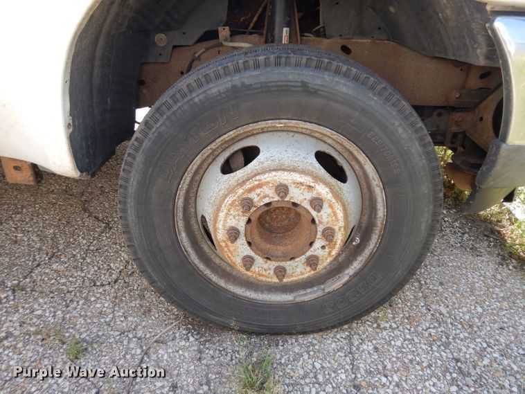 image for item GG9172 2001 Ford F550 Crew Cab utility truck