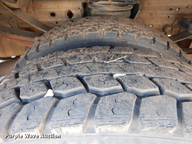 image for item GG9172 2001 Ford F550 Crew Cab utility truck