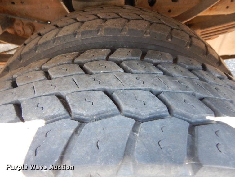 image for item GG9172 2001 Ford F550 Crew Cab utility truck