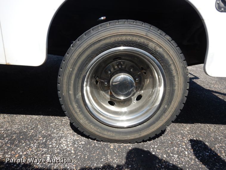 image for item GG9172 2001 Ford F550 Crew Cab utility truck