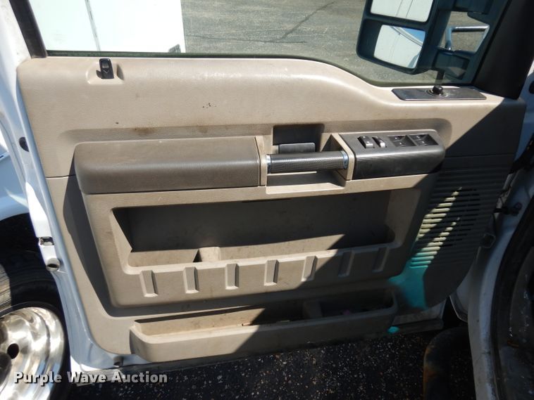 image for item GG9173 2008 Ford F550 Crew Cab flatbed truck