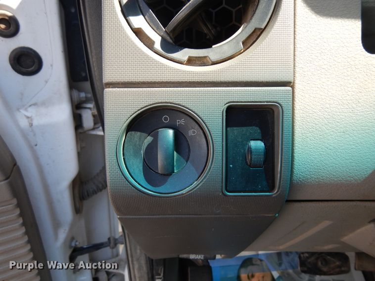 image for item GG9173 2008 Ford F550 Crew Cab flatbed truck