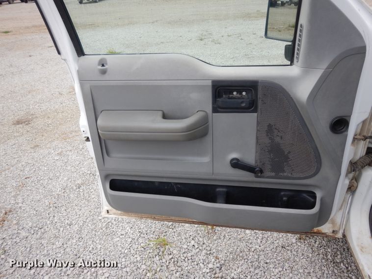 image for item GG9185 2004 Ford F150 Super Cab pickup truck